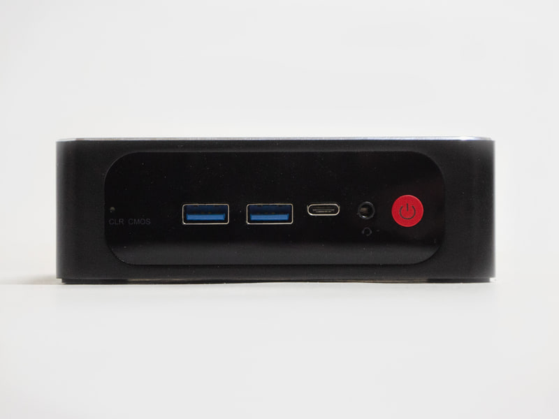 前面。CMOSクリア、Type-A(3.0)×2、Type-C(3.0)、3.5mmジャック、電源ボタン