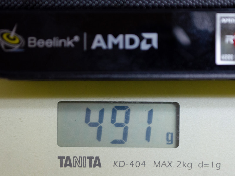 重量。仕様上の1.05kgはパッケージ込み。本体は491g