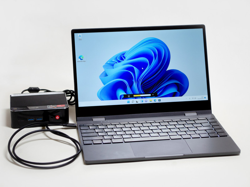キーボード付きモバイルディスプレイとケーブル1本@Type-Cで接続可能