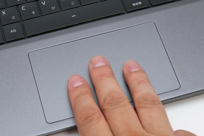 タッチパッドの面積は実測116×72mm(幅×奥行き)