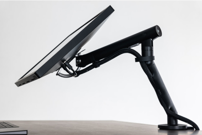 「Flo Monitor Arm」は広い可動域と取り付けの容易さが特徴だ