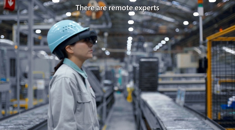 現場担当者が熟練工員などの指示をHololens 2で受けながら修理を行なう