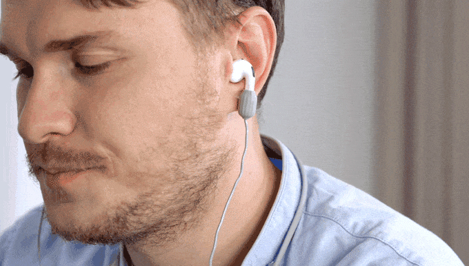 接続したままでもAirPodsが使える設計