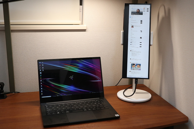 この液晶はタッチにも対応しているので、ノートPCで別の作業をしている傍ら、Twitterのタイムラインを追える