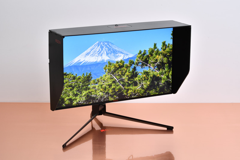 付属のスクリーンシールドを装着するとこんな感じに