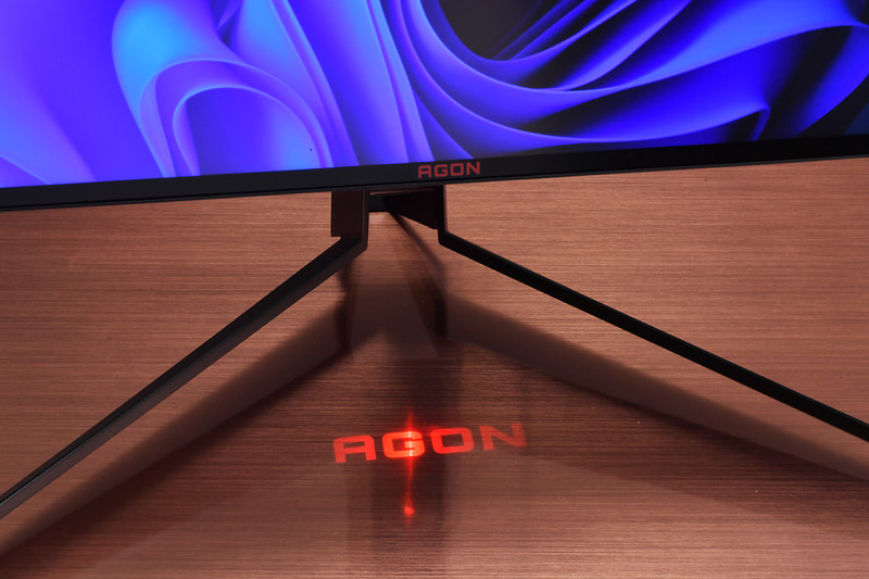 AGONのロゴがテーブルに現れる