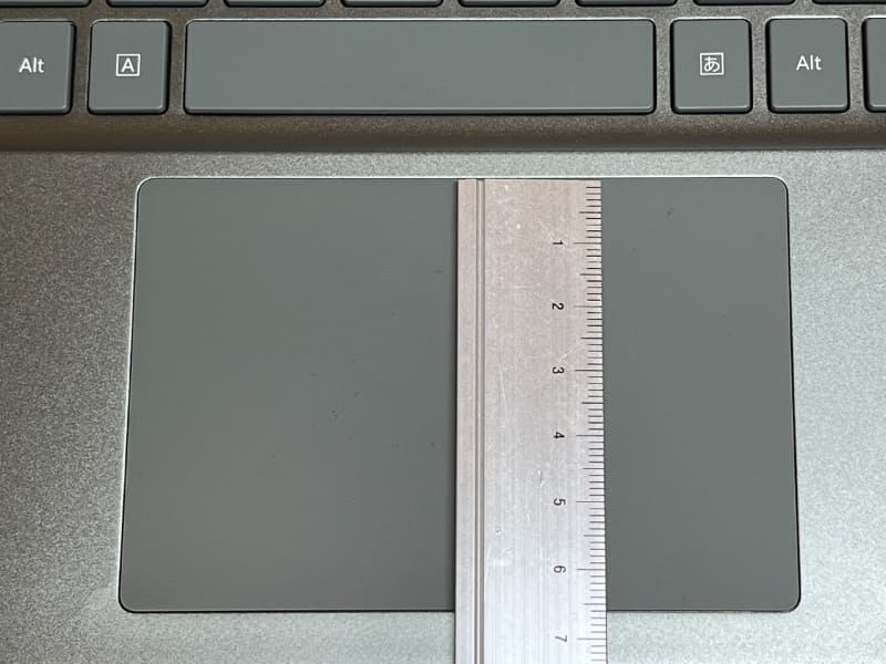 タッチパッドは100×66mm