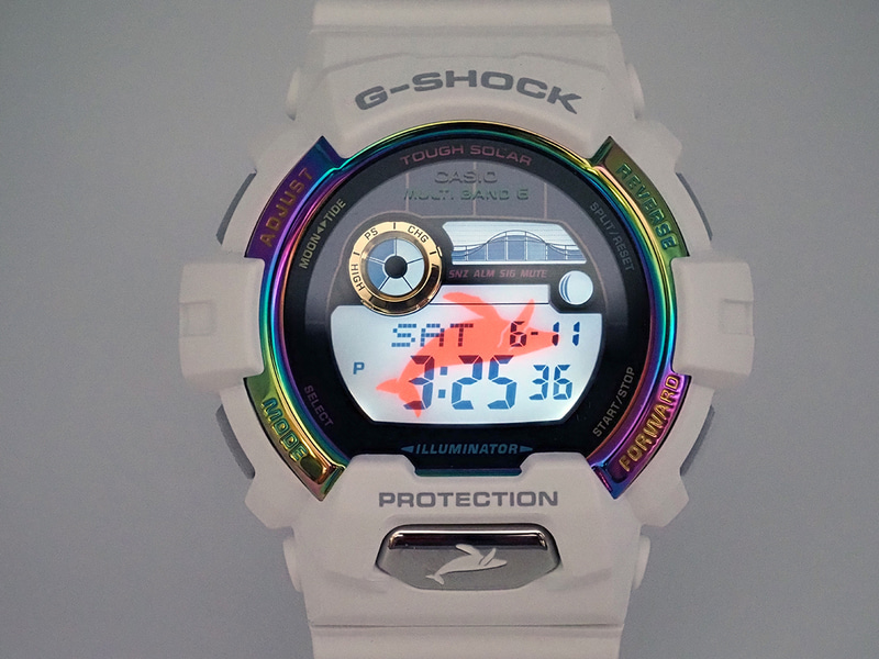 バックライトを点灯するとクジラが現れる