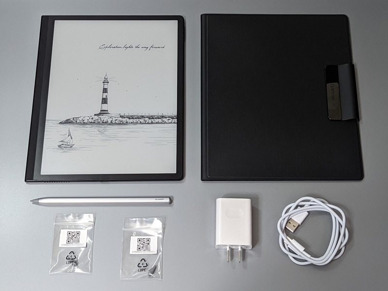 付属品はカバー(右)のほか、M-Pencil(第2世代)とそのペン先、電源アダプタ、USBケーブルが同梱される