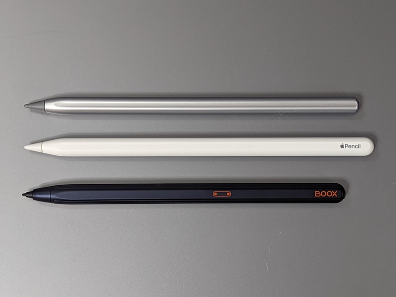 各デバイス向けのスタイラスの比較。上からM-Pencil(第2世代)、Apple Pencil(第2世代)、Magnetic BOOX Pen Plus
