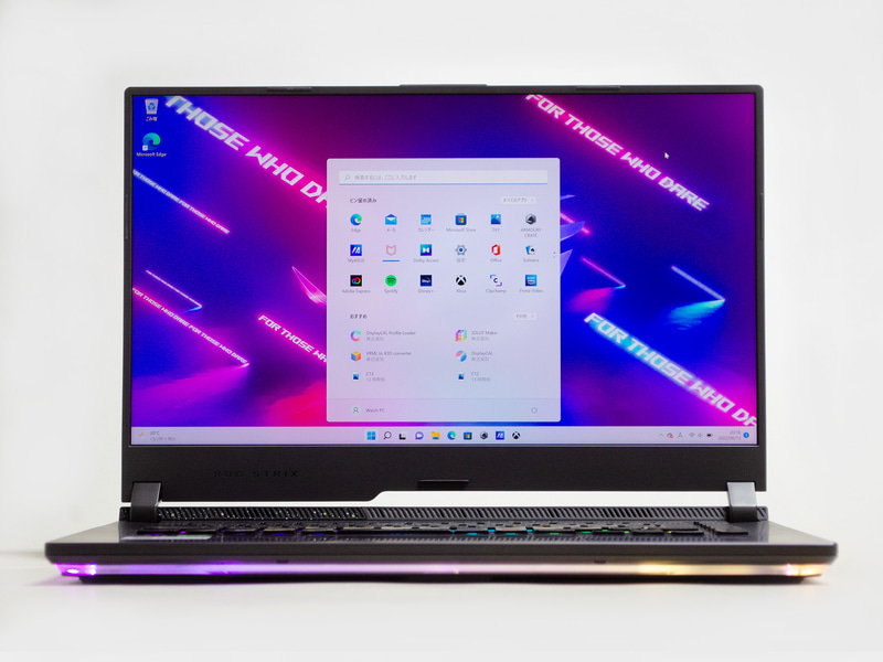 前面。上左右のフチは結構狭い。Webカメラがないのは今時としては珍しい