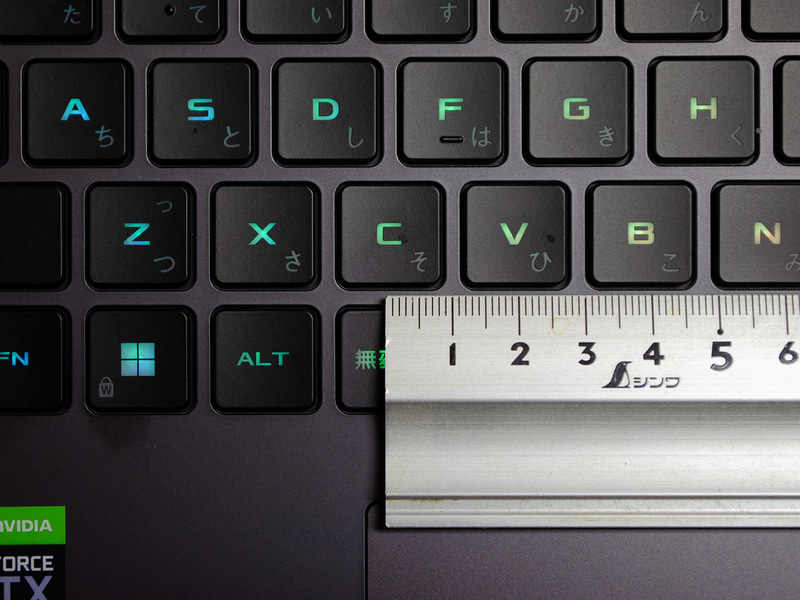 キーピッチは実測で約19mm