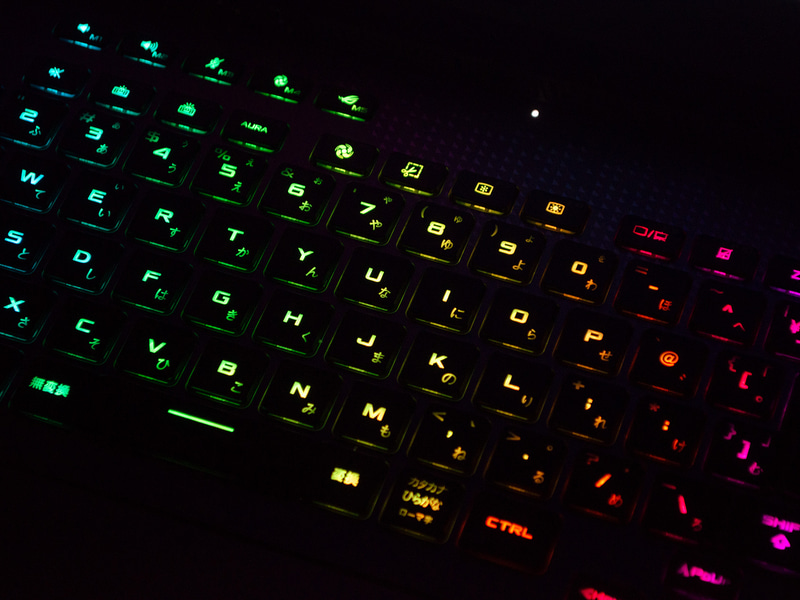 RGBイルミネーション。ARMOURY CRATE > システム > ライティングで好みのパターンが選べる