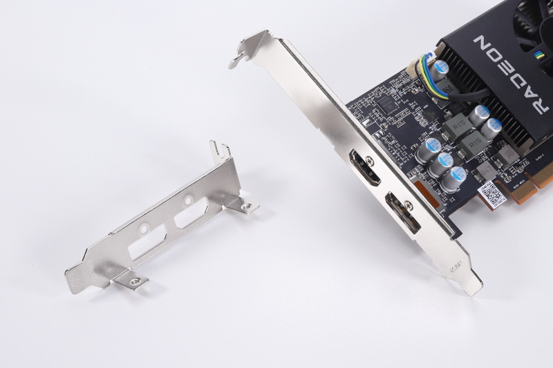 ロープロファイル用ブラケットが同梱されている