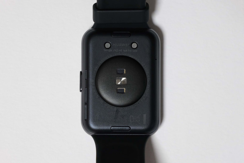 センサーは加速度、ジャイロ、磁気、光学式心拍、装着検知を内蔵