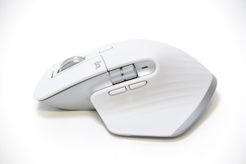 左側面に2つ目のホイールが見える