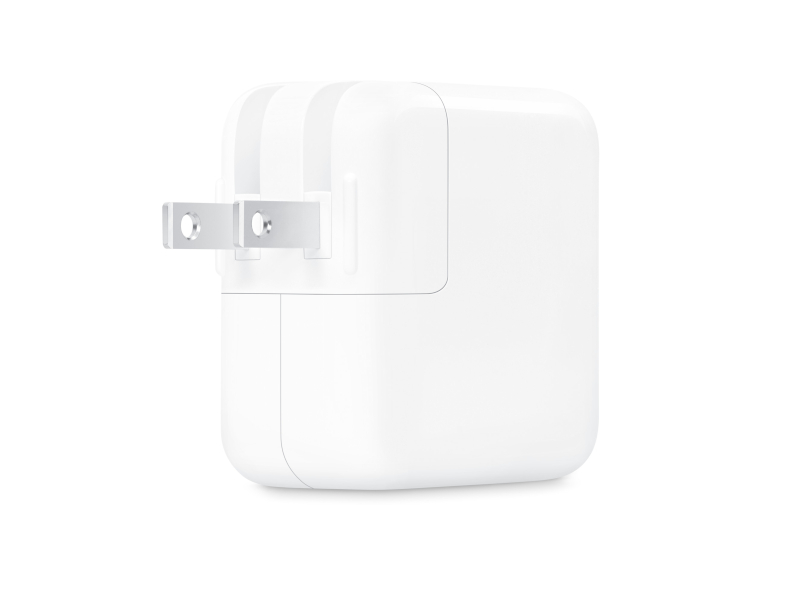 デュアルUSB-Cポート搭載35W電源アダプタは、手前のコンセントプラグ部が他国規格に交換できる