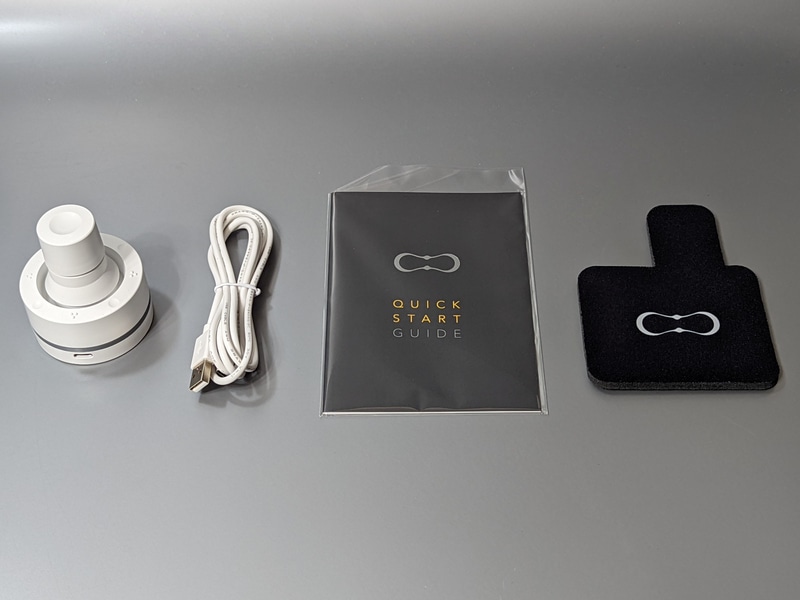 同梱品。PCとの接続はUSBケーブルで行なう