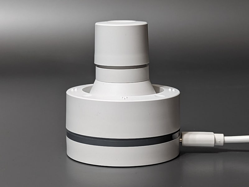 側面。安定性は高い。重量は実測131g