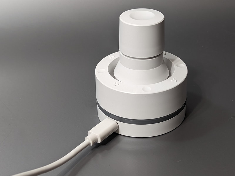 ボディの前後左右は目視では分かりにくい。ケーブルが出ている方向を基準に見分けるしかない