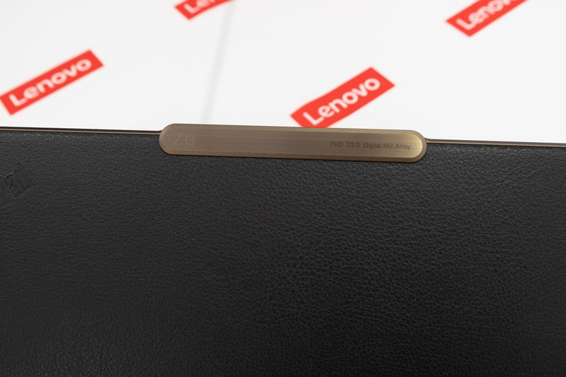 中央上部にはコミュニケーションバー。外側にはZ13(またはZ16)の刻印も施されている