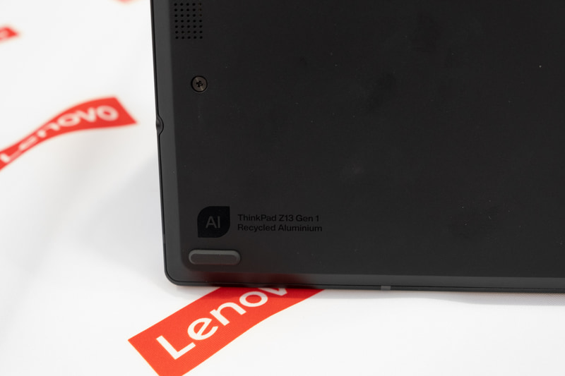 底面左下には再生アルミニウムを使用していることを示すマーク