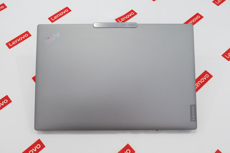 天面(Z16はアークティックグレイのみ)