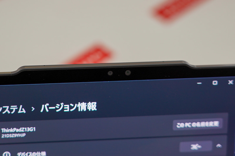 RGBとIRのカメラは分離している。プライバシーシャッターは電子式でFn＋F6でオンオフが可能