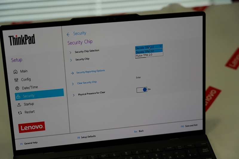 標準状態ではfTPMが有効になっており、BIOSセットアップでPlutonを有効にすることができる