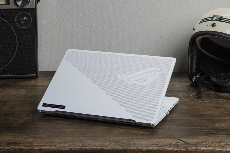 本体カラーとしてエクリプスグレーとムーンライトホワイトを用意