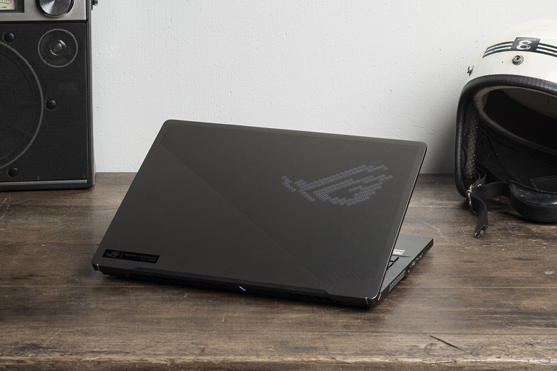 本体カラーとしてエクリプスグレーとムーンライトホワイトを用意