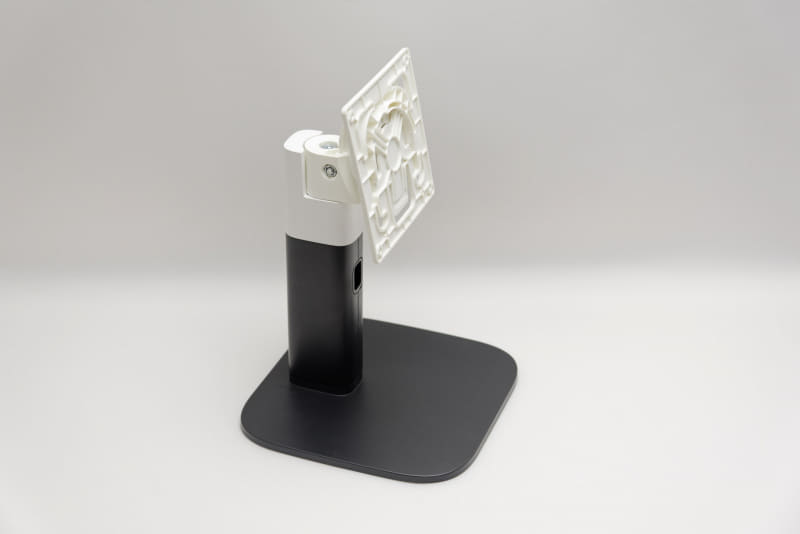 壁掛けしない場合は「Echo Show 15用スタンド」が便利に使える