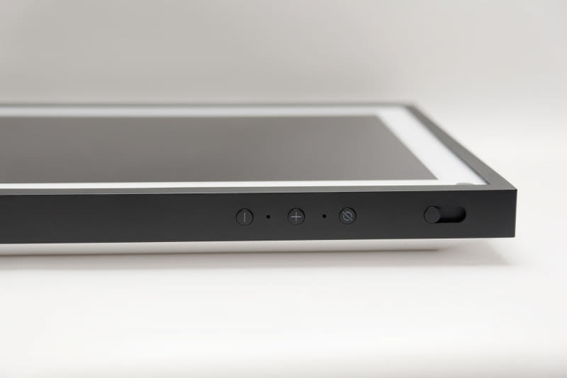 操作ボタンは音量調整とマイクオフの3つ