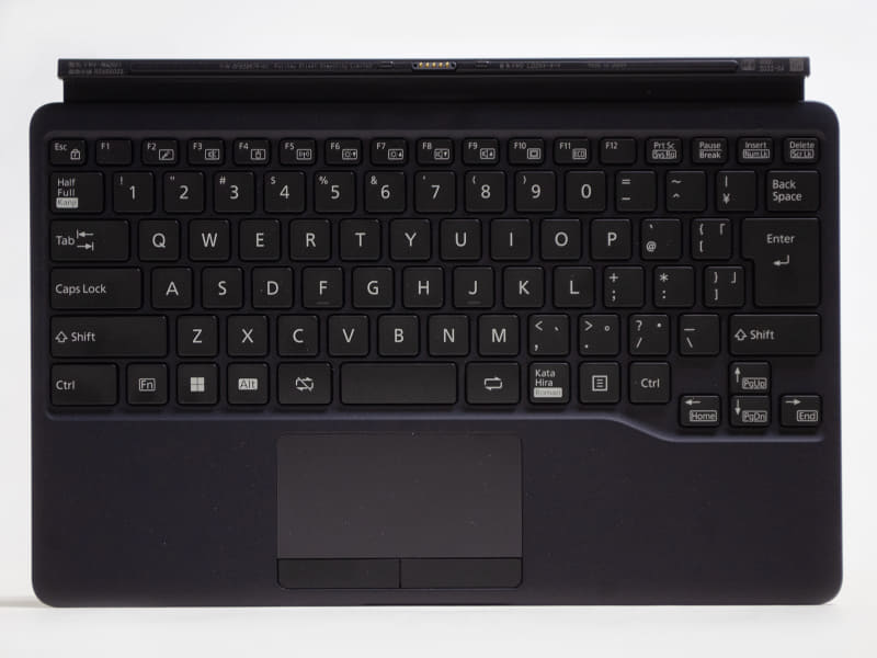 キーボードカバー。86キーJIS配列準拠のカバー兼キーボード。歪な並びはない