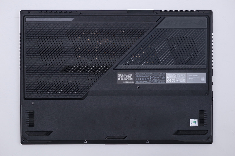 本体底面から垣間見える冷却機構