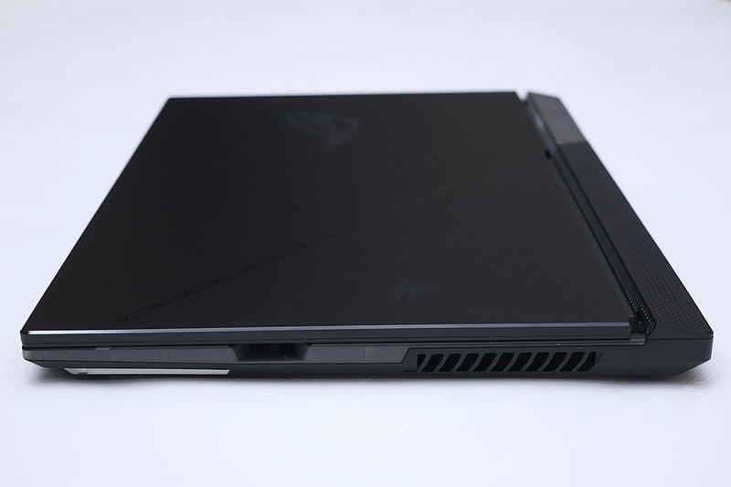 右側面はKeystoneスロットのみ