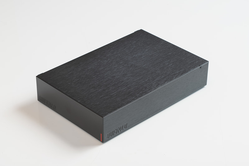 nasneのUSB端子にUSB HDDなどを接続すれば、簡単に保存容量を追加できる。写真はバッファロー製USB HDD「HD-LE2U3-BB」