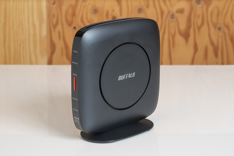 写真のWi-Fiルーターはバッファローの「WSR-3200AX4S-BK」