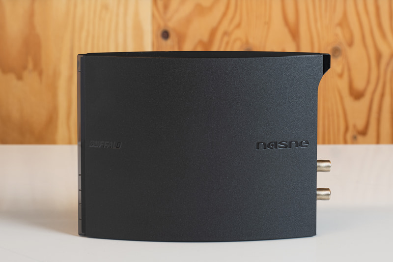 本体サイズは44.5×135×187mm(幅×奥行き×高さ)とコンパクト。どこにでも置きやすい