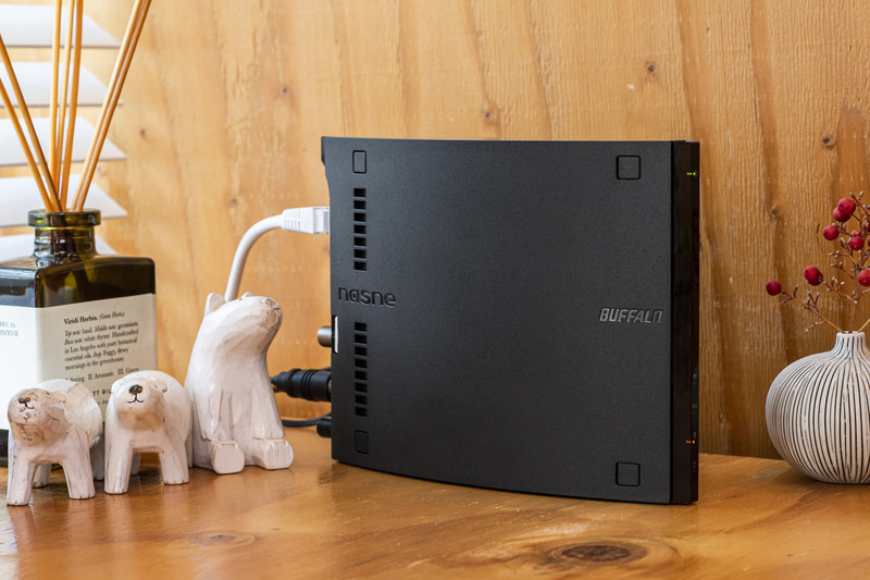 バッファロー ネットワークレコーダー＆メディアストレージ「nasne」(実売価格2万9,800円)<br>地上/BS/110度CSデジタルチューナを内蔵したネットワークレコーダで、容量2TBのHDDを搭載。USB HDDなどで容量を継ぎ足すことも可能だ