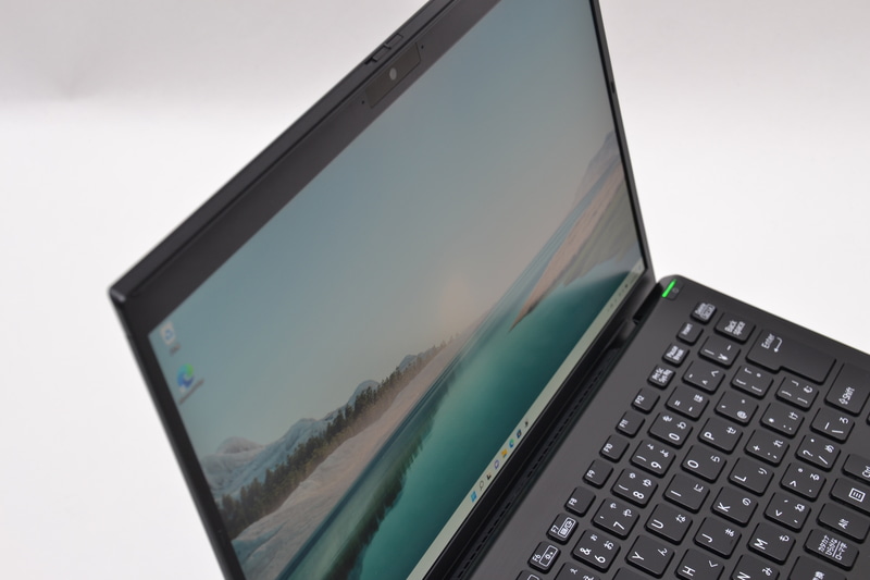 視野角は正面以外はやや落ちやすく感じるが、急角度で見ても問題はない