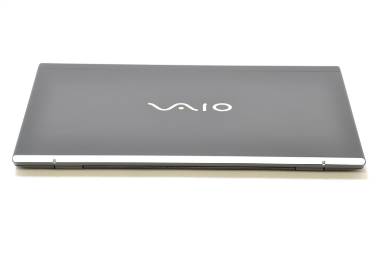 背面に端子類はない