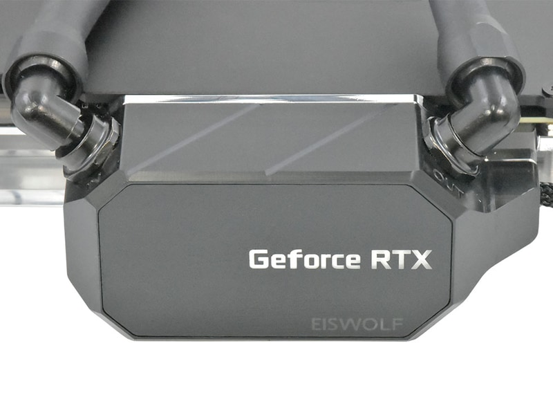 ラジエータと水冷ブロックの接続部分にポンプを設置