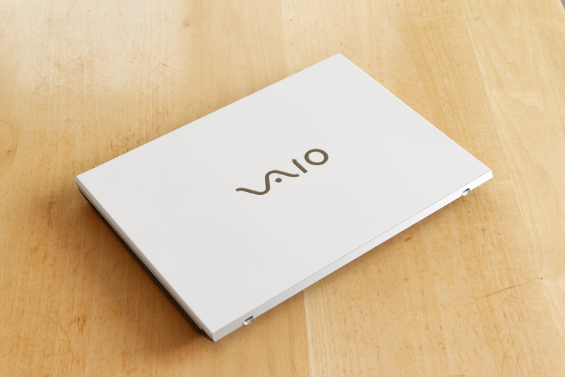 真っ白な天板を持つホワイトモデル