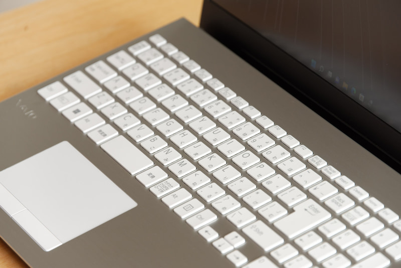 キーボード面はシルバー