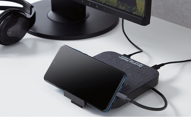 背面に収納可能なスマートフォンスタンド