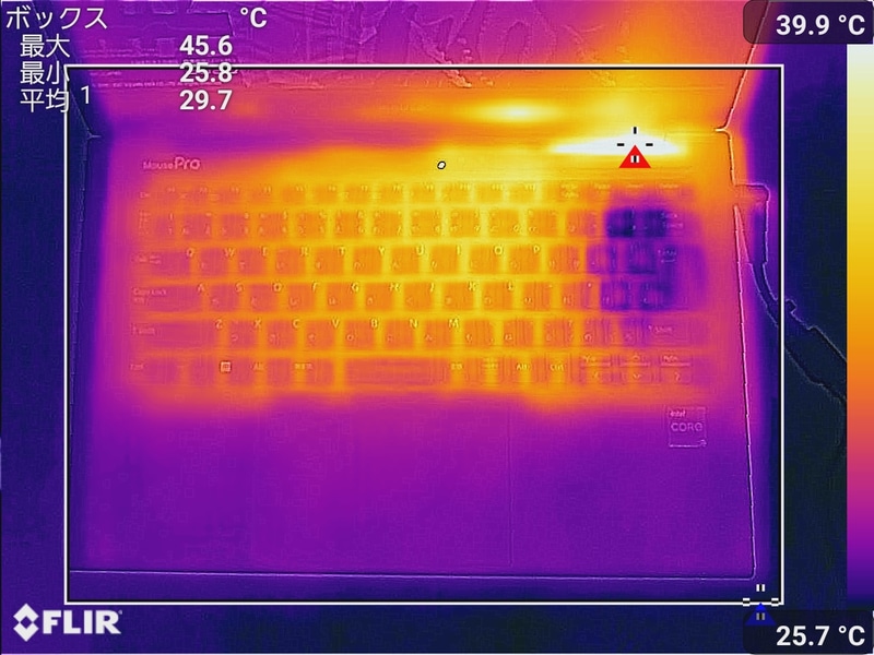 「ファイナルファンタジーXIV: 暁月のフィナーレ ベンチマーク」実行中のキーボード面の最大温度は45.6℃(室温23.8℃で測定)