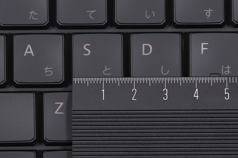 キーピッチは18.8mmで、キーストロークは約2mm