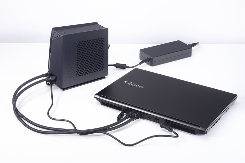 ノートPCと水冷BOX、ACアダプタを接続したところ