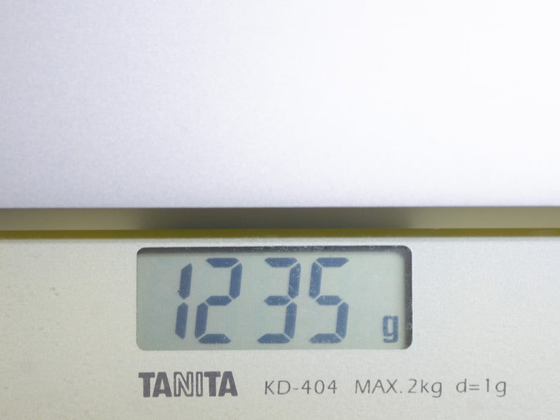 重量は実測で1,235g